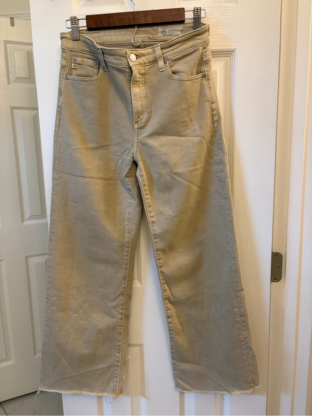AG ‘s Cropped Wide-Leg Jeans in Beige sage
